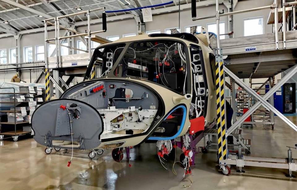 波蘭航空里程碑 首架國(guó)產(chǎn)AW149直升機(jī)完成首飛，共訂購(gòu)32架